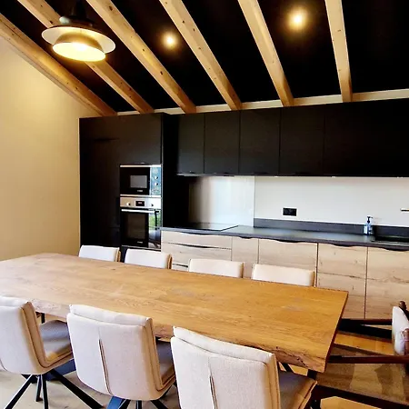 Chalet De Gamme Avec Sauna, Et Parking Proche Des Pistes - Fr-1-755-30 La Plagne
